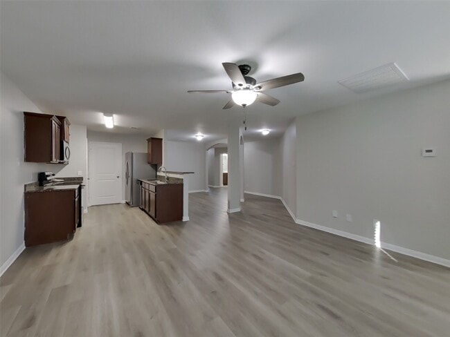 32608 Decker Creek Dr in Pinehurst, TX - Building Photo - Building Photo