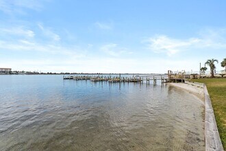 308 Miracle Strip Pkwy SW in Fort Walton Beach, FL - Foto de edificio - Building Photo