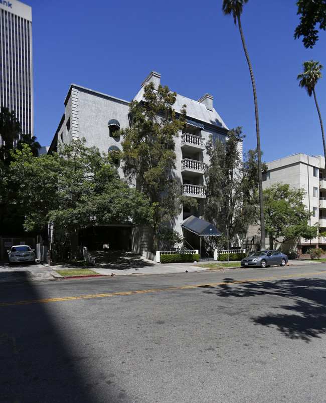 631 S Kenmore Ave in Los Angeles, CA - Building Photo - Building Photo