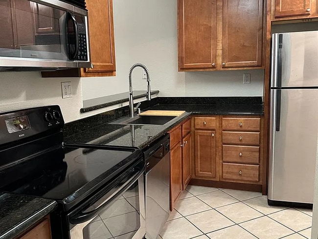 7178 N Fruit Ave, Unit APT 117 in Fresno, CA - Building Photo - Building Photo