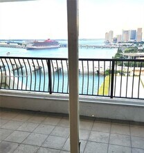 555 NE 15th St, Unit 23J in Miami, FL - Foto de edificio - Building Photo