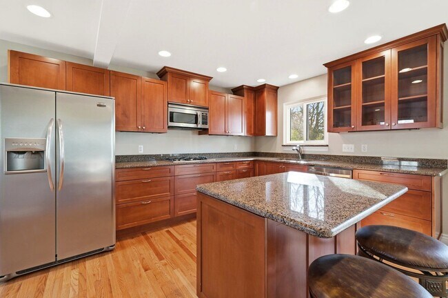 5595 Birdview Heights in West Bloomfield, MI - Foto de edificio - Building Photo