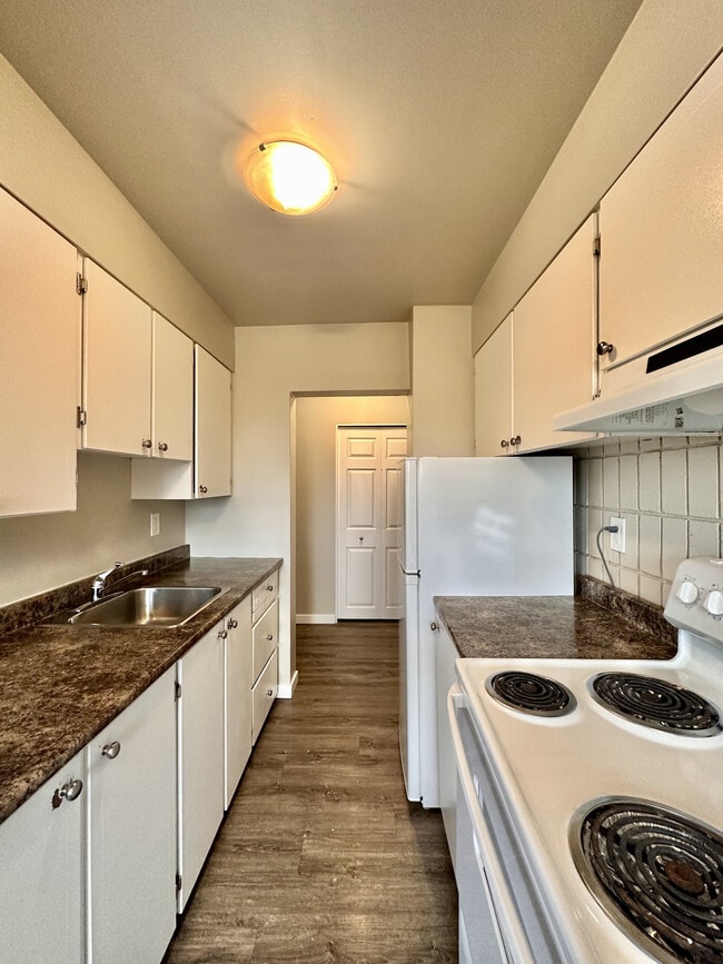 Pine Glen Apartments in Prince George, BC - Building Photo - Building Photo