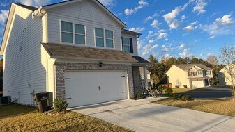 5811 Gabbro Ct in Lithia Springs, GA - Building Photo