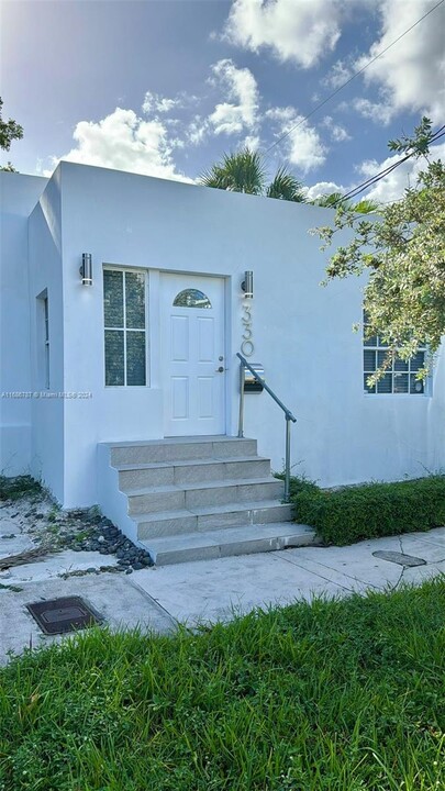 330 SW 17th Rd in Miami, FL - Building Photo