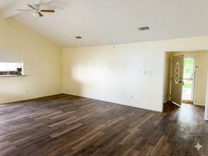 909 Noreda St in Angleton, TX - Building Photo - Building Photo