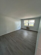 20 Lena St in North Providence, RI - Foto de edificio - Building Photo