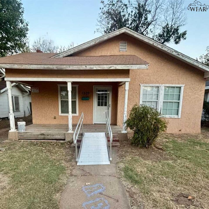 1509 Taylor St in Wichita Falls, TX - Foto de edificio