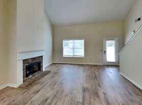 9120 Brookbend Dr in Douglasville, GA - Building Photo