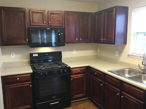 4897 Bryant Dr in Snellville, GA - Foto de edificio - Building Photo