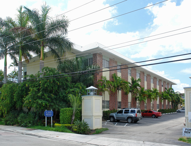 Village At Harbor Beach in Fort Lauderdale, FL - Foto de edificio - Building Photo