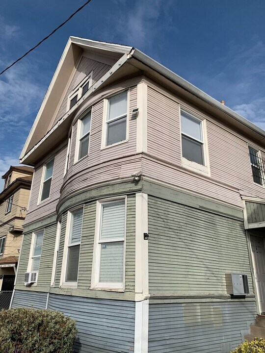 854 36th St-Unit -Unit B in Oakland, CA - Building Photo