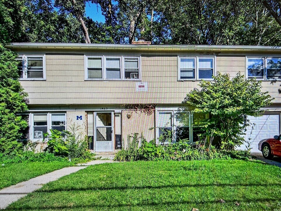 1562 Jones Dr in Ann Arbor, MI - Building Photo