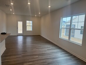 1028 Red Finch Wy in Angier, NC - Foto de edificio - Building Photo