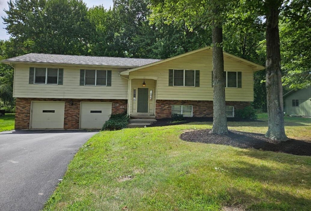 127 Amy Pl, Unit 127 in Cortland, OH - Building Photo