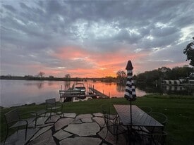 17500 County Rd 101 in Wayzata, MN - Building Photo