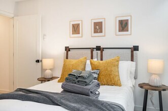 6125 Sand Point Way NE in Seattle, WA - Building Photo - Building Photo