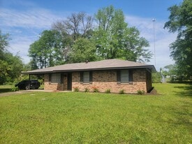 221 County Road 4050 in Woodville, TX - Building Photo