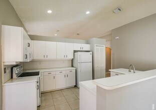 5010 SW 151st Ter in Miramar, FL - Foto de edificio - Building Photo