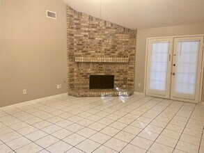 59 Rockfern Ct in Spring, TX - Foto de edificio - Building Photo