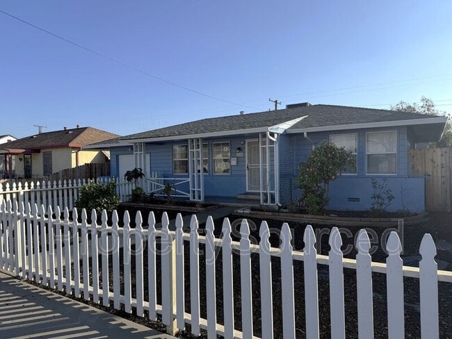 632 Fir St in Manteca, CA - Building Photo - Building Photo