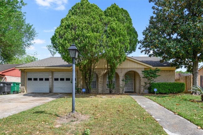 property at 10427 Huntington Pl Dr