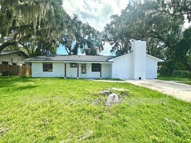 2517 Royal Palm Dr in Edgewater, FL - Building Photo