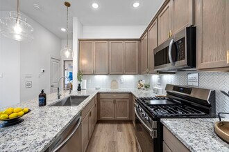 1570 W Tidwell Rd in Houston, TX - Building Photo - Building Photo