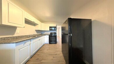 1045 11th Ave NW in Largo, FL - Building Photo - Building Photo