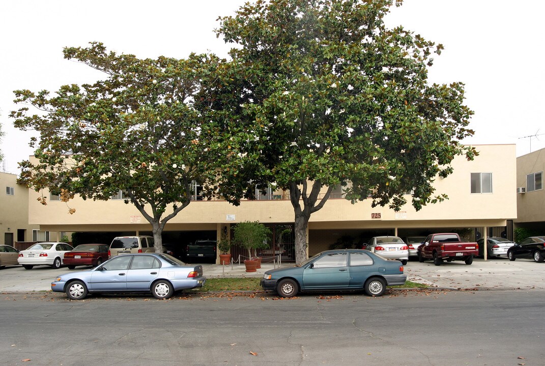 725 N. Sycamore Avenue in Los Angeles, CA - Foto de edificio
