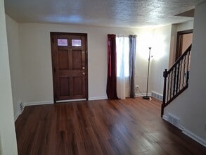 405 Commonwealth Ave in Duquesne, PA - Foto de edificio - Building Photo