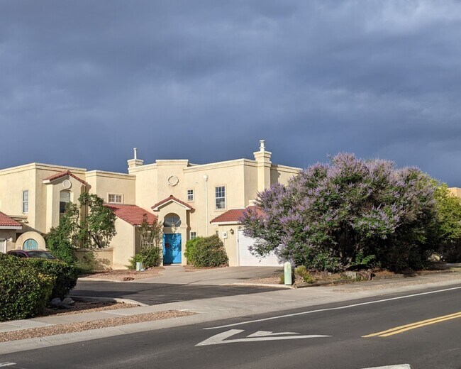 6424 Saint Josephs Ave NW in Albuquerque, NM - Building Photo - Building Photo