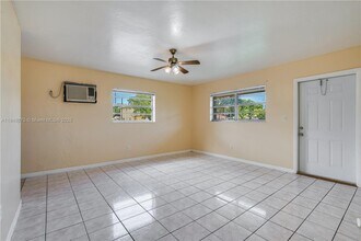 5926 SW 27th St in West Park, FL - Foto de edificio - Building Photo