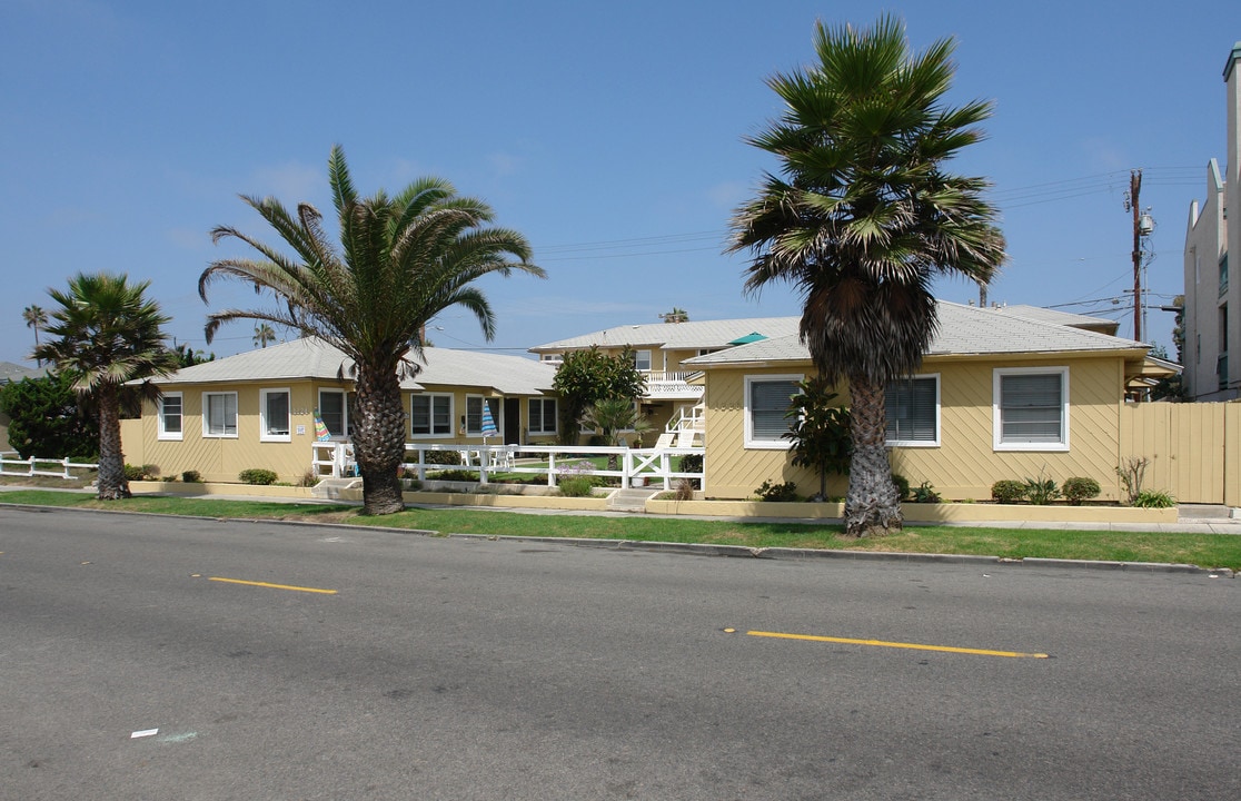Pacific Place in Oceanside, CA - Foto de edificio