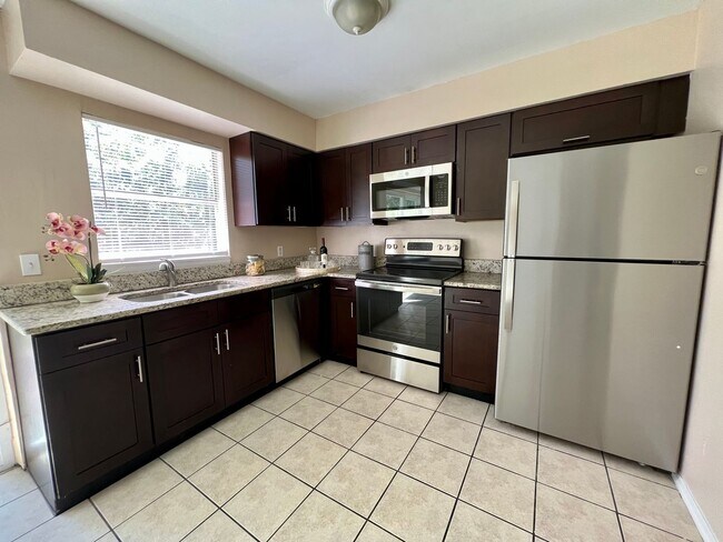 76 Salem Ct in Altamonte Springs, FL - Foto de edificio - Building Photo