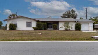 70 Southland Rd in Venice, FL - Building Photo