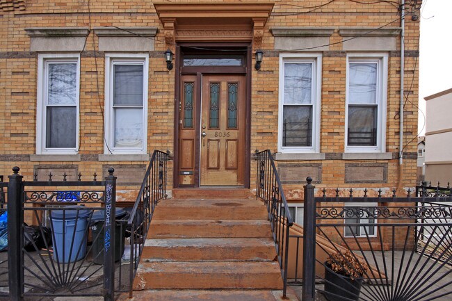 80-36 Cypress Ave in Flushing, NY - Building Photo - Building Photo