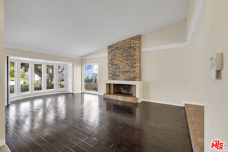 26572 Academy Dr in Palos Verdes Peninsula, CA - Foto de edificio - Building Photo