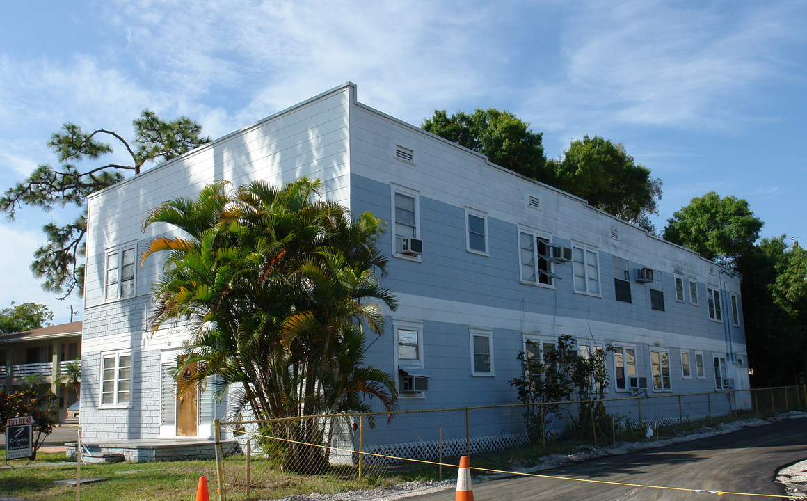 Plaza-View Apartments in Ft. Myers, FL - Building Photo