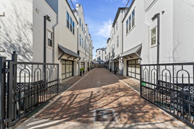 property at 1139 W 21st St