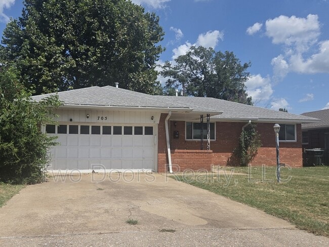 705 E Carroll Ln