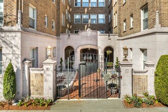 Malloy Apartment Homes in Seattle, WA - Building Photo - Building Photo