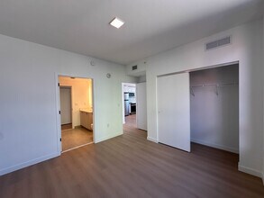 84 NW 32nd St, Unit A3 in Miami, FL - Foto de edificio - Building Photo