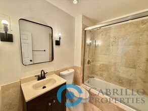 2828 Famosa Blvd in San Diego, CA - Building Photo - Building Photo