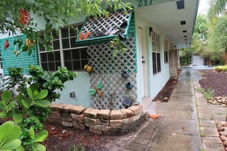 217 SW 11th Ct, Unit 2 in Fort Lauderdale, FL - Building Photo - Building Photo