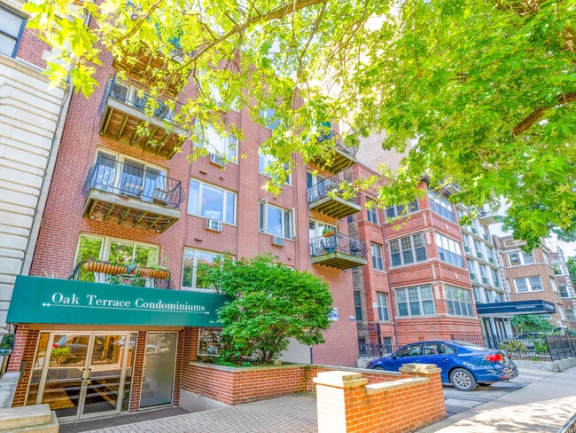 property at 435 W Oakdale Ave