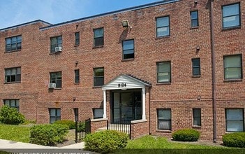 Hampshire Village in Langley Park, MD - Foto de edificio - Building Photo