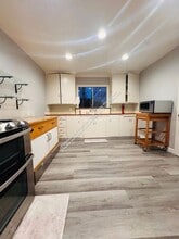 7850 Crest Ave in Oakland, CA - Building Photo - Building Photo