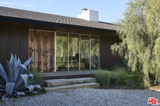 5927 Busch Dr in Malibu, CA - Building Photo - Building Photo