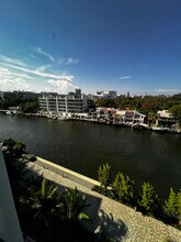 1159 NW 5th St, Unit B1 in Miami, FL - Foto de edificio - Building Photo
